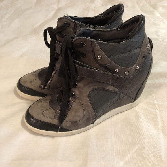 guess high heel sneakers